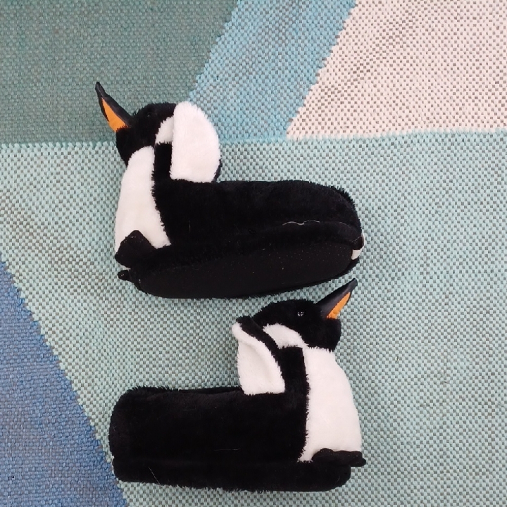 Kids Comfy Feet Penguin Plush Slippers (Size: S)